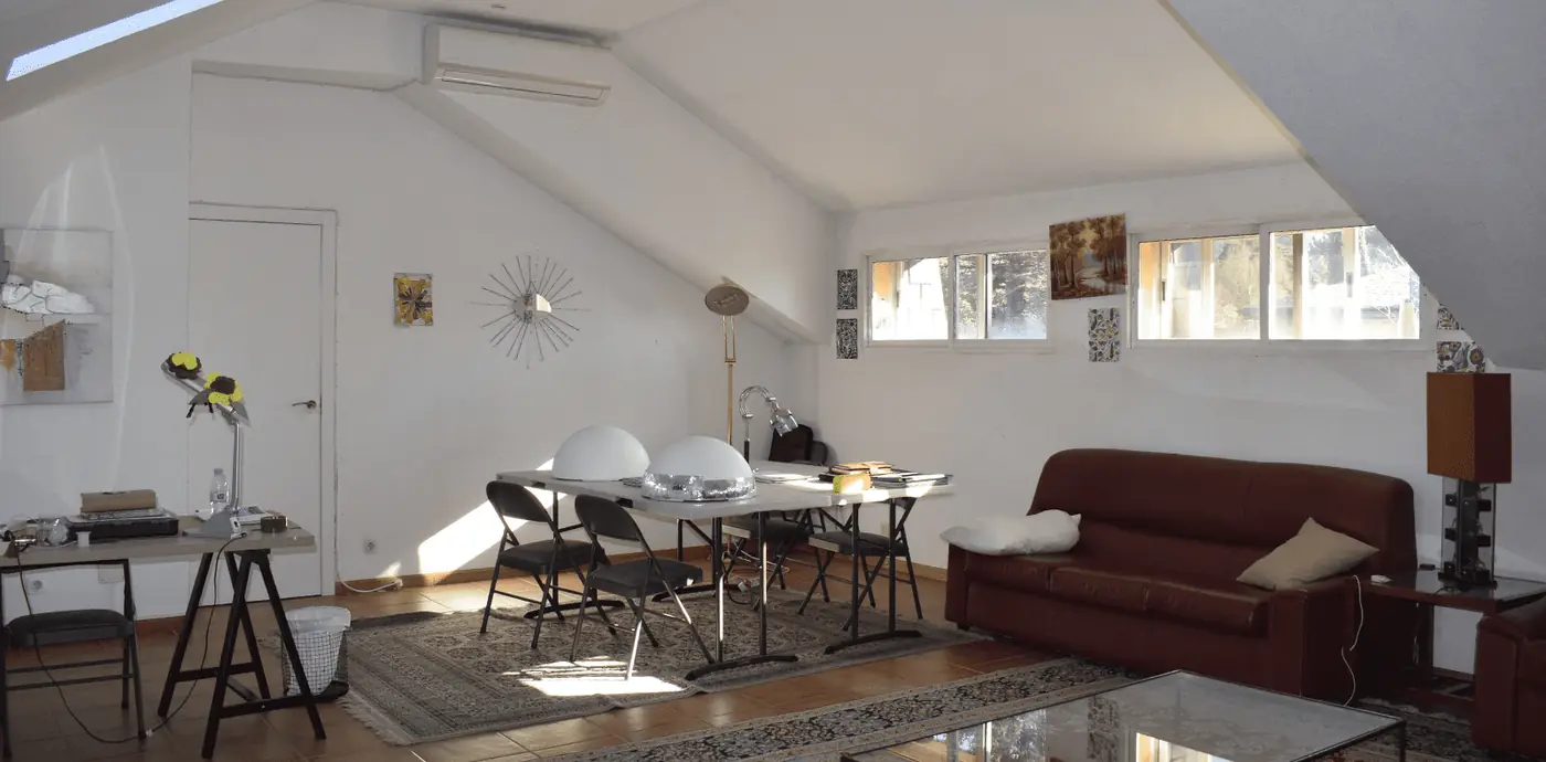Sala de encuentro para el apoyo a familiares en el centro Metta Alpha